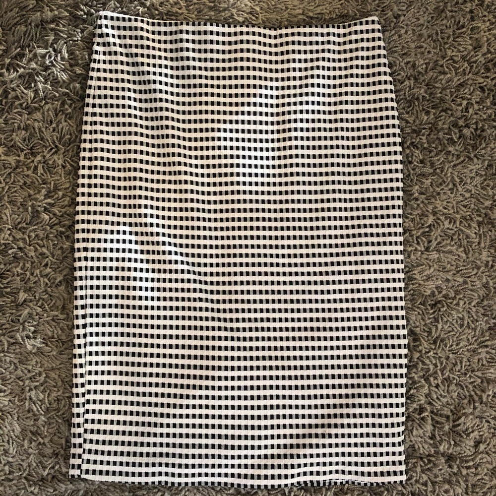 Black & white pencil skirt